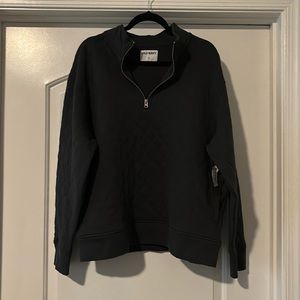 Men’s quarter zip quilted pullover.